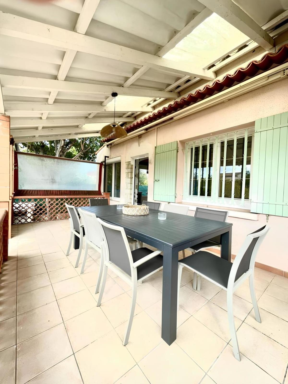 VILLA CONSTANCE - Swimming pool & Parking - sleeps 8 Six-Fours-les-Plages Exterior photo